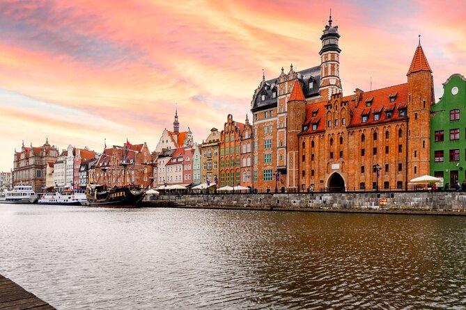 Gdansk Scavenger Hunt and Highlights Self Guided Audio Tour - Dlugi Targ and Mariacka Street