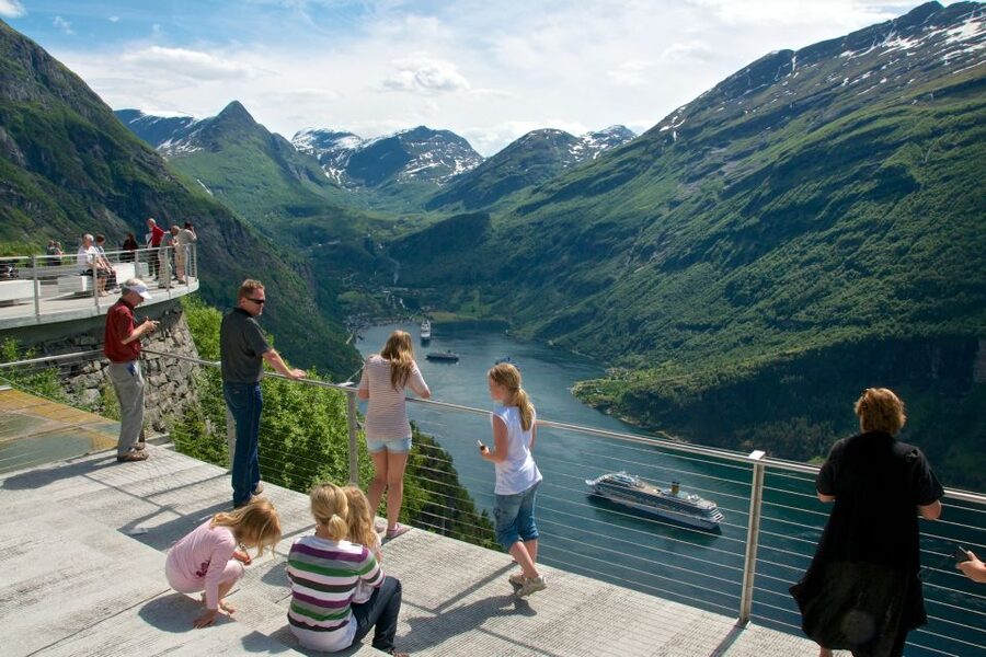 Geiranger: Bus Tour with Multilingual Audio Guide - Small details that make the outing smoother