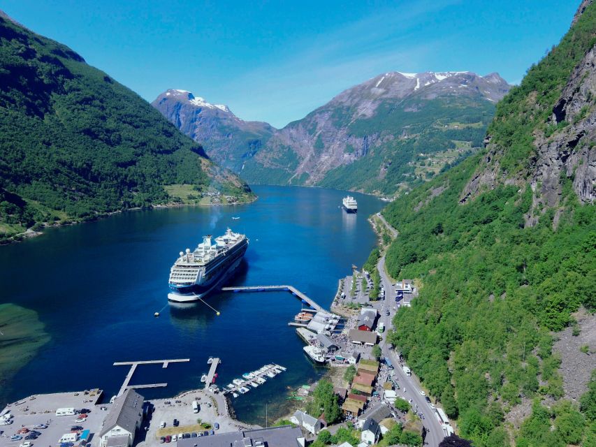 Geiranger: Bus Tour with Multilingual Audio Guide - Flydalsjuvet: the first major viewpoint