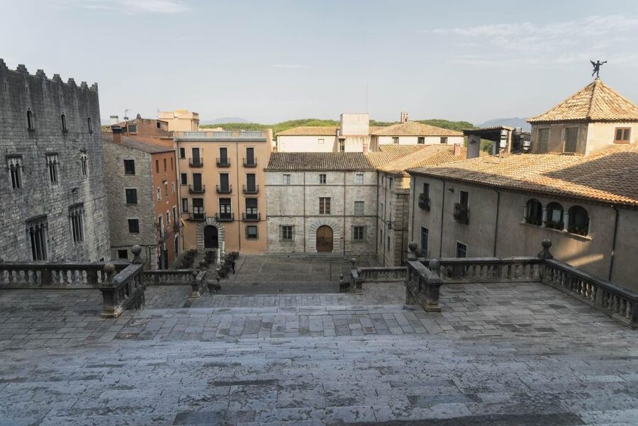 Girona: Self-guided Audio City Tour on Your Phone - Walking the city walls