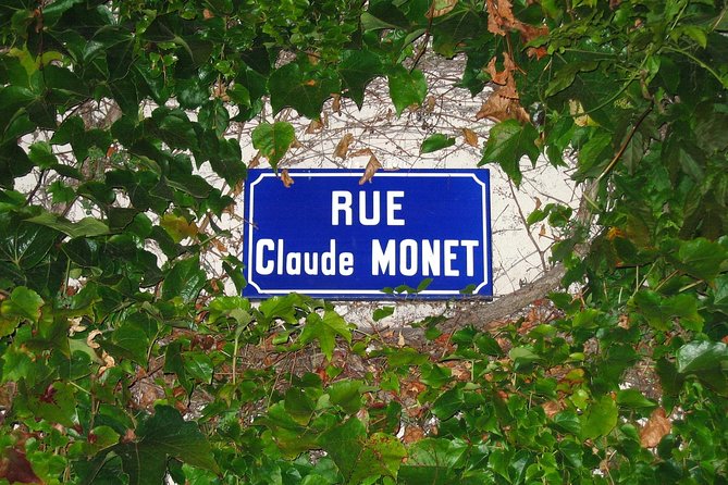 Giverny and Monet's House Half Day Trip from Paris Guide or Audio - Audio guide or art historian?