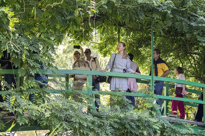 Giverny & Monet's House Audio Guided Half-day Tour from Paris - Seeing the Japanese bridge and water-lily pond