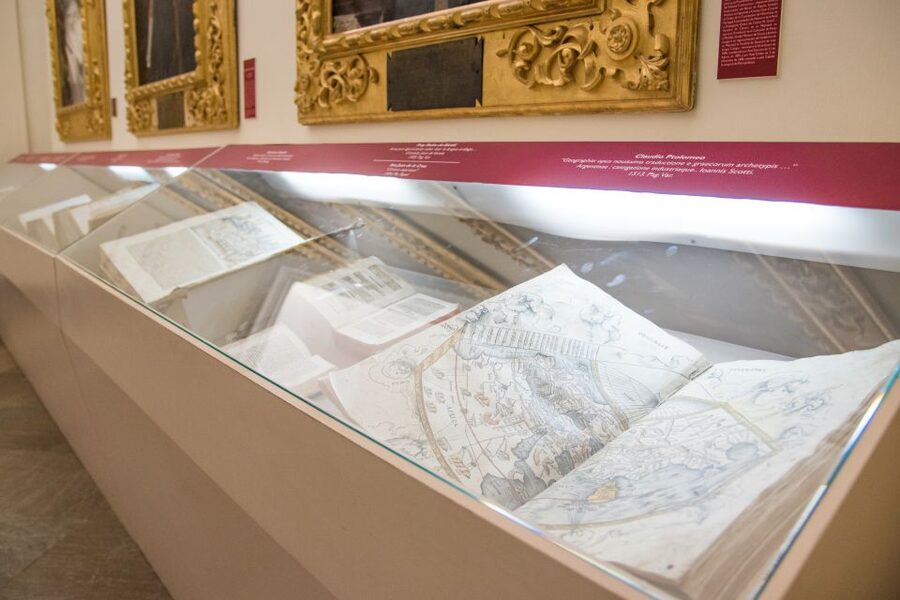 Granada: Sacromonte Abbey Entry Ticket with Audio Guide - Following the story of the 1594 leaden tablets