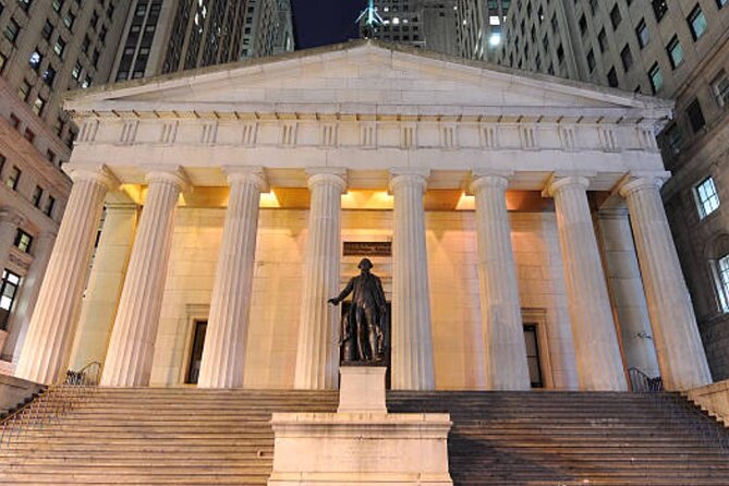 Guided Tour (with Audio) Hamilton Musical in Lower Manhattan NYC - Starting at Bowling Green with King George III