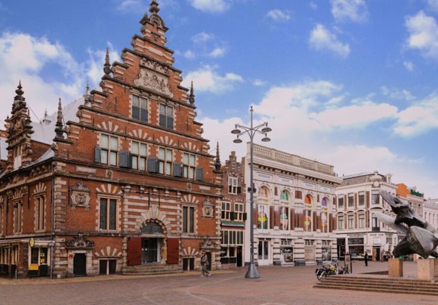 Haarlem: Frans Hals Museum Entrance Ticket with Audio Guide - The HOF Frans Hals Museum and the Seven-Minute Walk