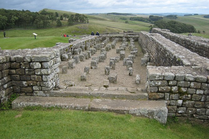 Hadrian's Wall: A Self-Guided Audio Tour along the Ruins - Timing your visit at Housesteads