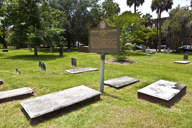 Haunted Savannah Self-Guided Walking Audio Tour - Savannah’s Squares and Juliette Gordon Low’s Birthplace