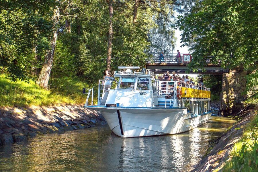 Helsinki: Sightseeing Canal Cruise with Audio Commentary - The icebreakers and Katajanokka