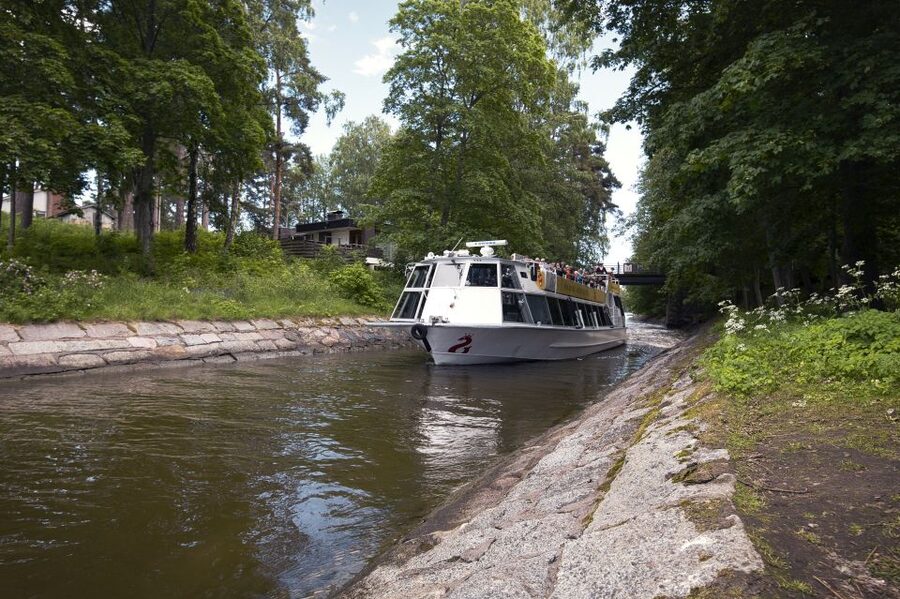 Helsinki: Sightseeing Canal Cruise with Audio Commentary - Indoor comfort, upper-deck views, and the onboard café