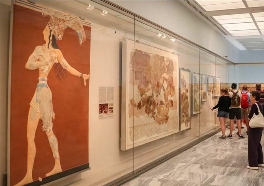 Heraklion: Archaeological Museum Ticket with City Audio Tour - Arriving at the museum entrance