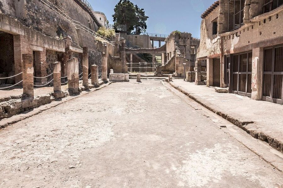 Herculaneum: Skip-the-Line Entry Ticket with Audio Guide - How the audio guide and map work
