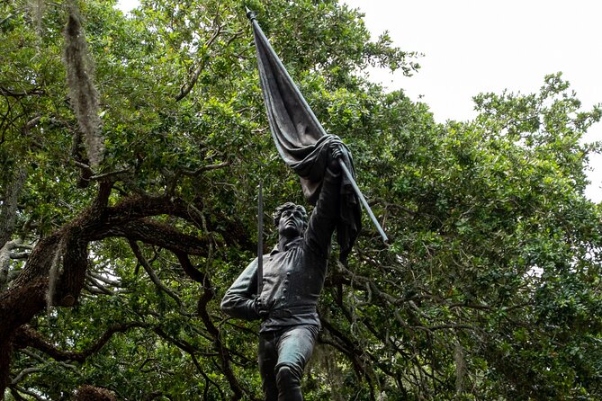 Historic Savannah Self-Guided Walking Audio Tour - The Olde Pink House and Savannah’s grand façades
