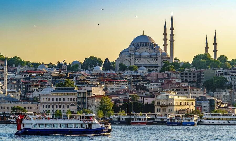 Istanbul: Blue Mosque Guided Tour & Süleymaniye Audio Guide - Meeting your guide beside the Egyptian Obelisk
