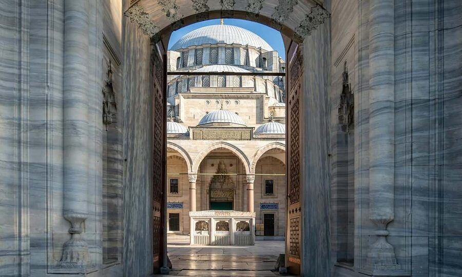 Istanbul: Blue Mosque Guided Tour & Süleymaniye Audio Guide - Why the İznik tiles and Ottoman design deserve time