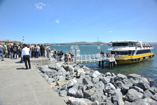 Istanbul: Bosphorus and Golden Horn Cruise with Audio Guide - The two bridges and the meeting of continents