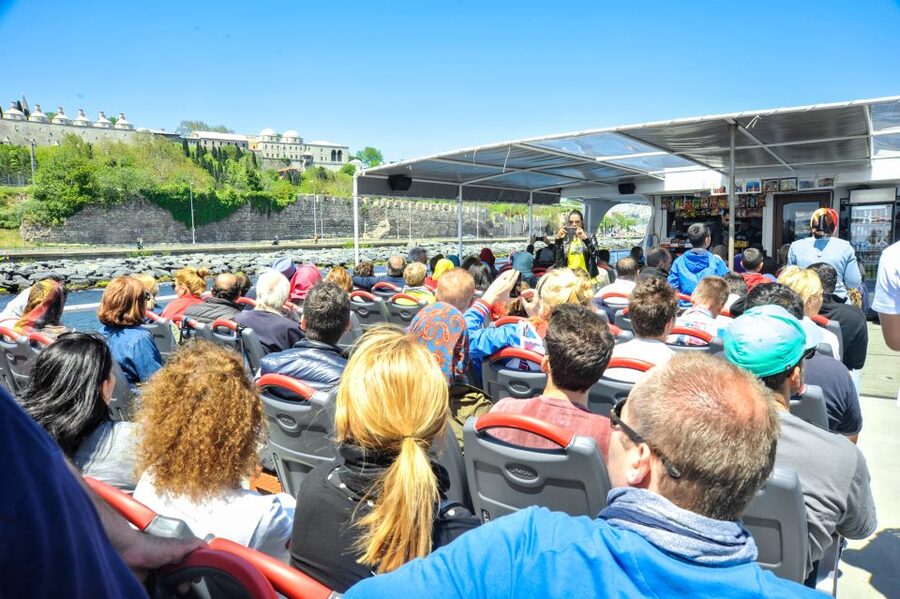 Istanbul: Bosphorus Cruise w/Audio Guide and Sunset Option - Seating, snacks, and the extra-cost distractions