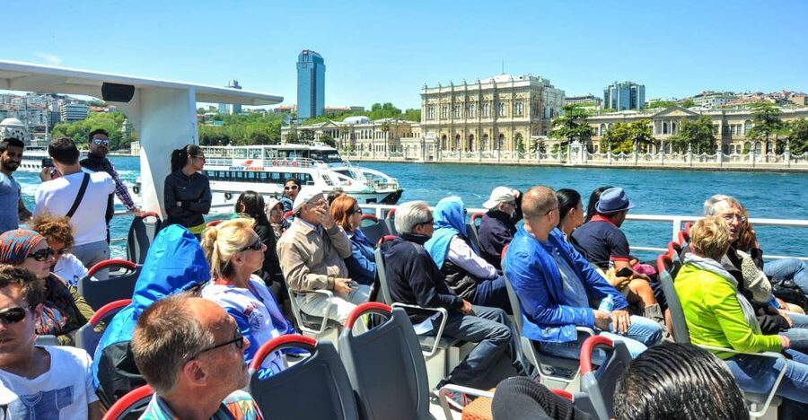 Istanbul: Bosphorus Cruise w/Audio Guide and Sunset Option - Finding the yellow umbrella near Hagia Sophia