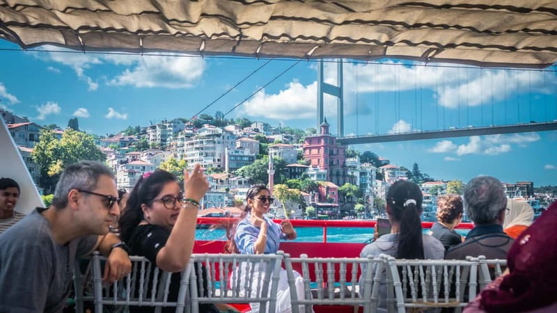 Istanbul: Bosphorus Sightseeing Cruise Tour with Audio Guide - Audio guide, live commentary, and onboard comfort