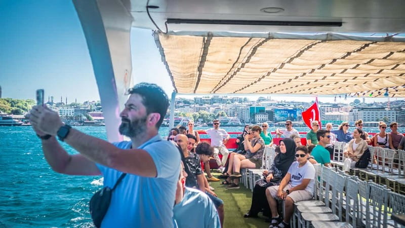 Istanbul: Bosphorus Sightseeing Cruise Tour with Audio Guide - Choosing the best departure time