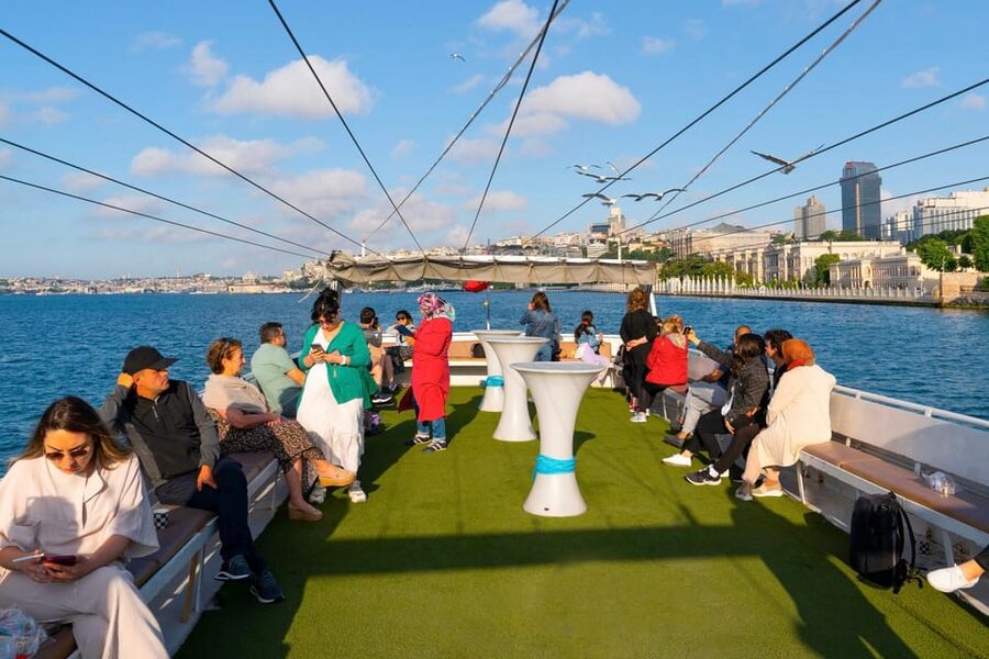 Istanbul: Bosphorus Strait Sightseeing Cruise & Audio Guide - Setting out from Kabataş