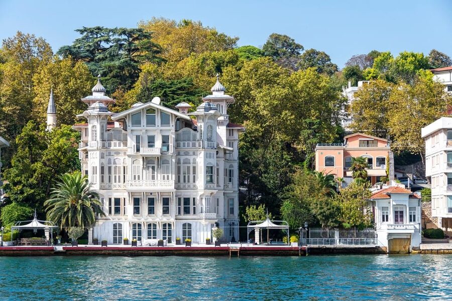 Istanbul: Bosphorus Strait Sightseeing Cruise & Audio Guide - What the commentary is really like