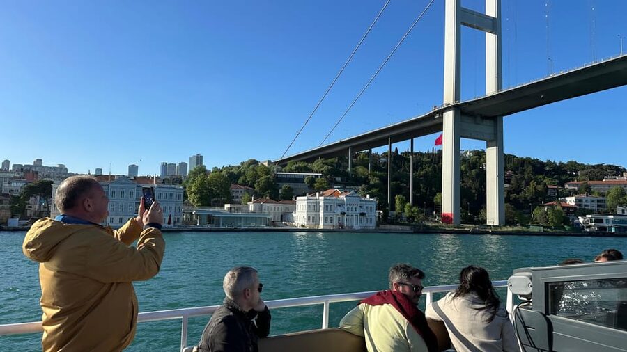Istanbul: Daytime or Sunset Sightseeing Cruise & Audio Guide - Quick points to know