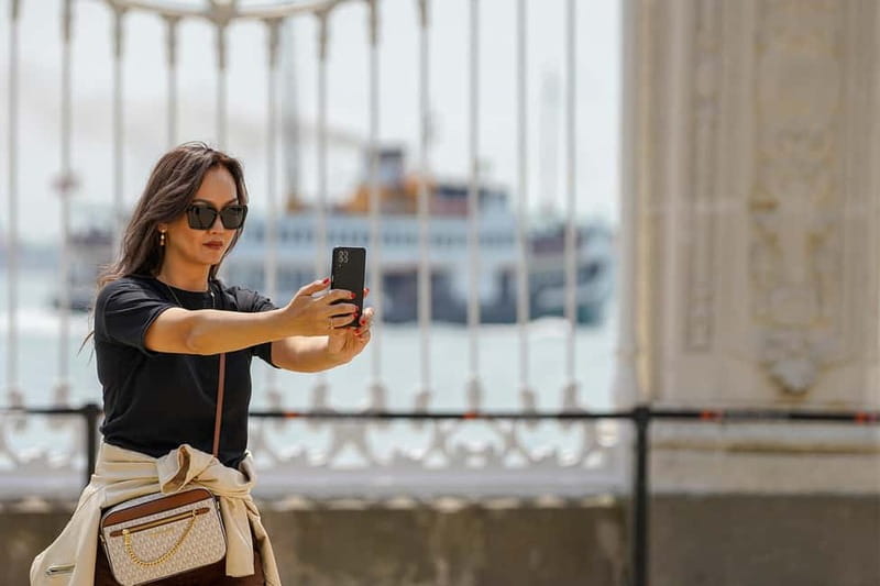 Istanbul: Dolmabahce Palace and Harem Fast-Track & Audio - Start in the gardens beside the Bosphorus