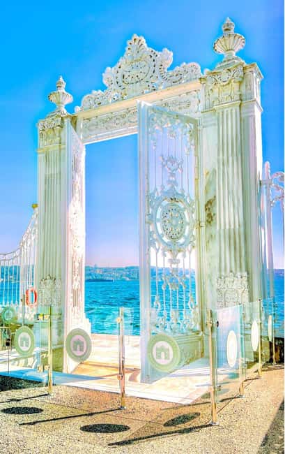Istanbul:Dolmabahce Palace Skip-the-Line Entry & Audio Guide - Starting your visit with a skip-the-line ticket