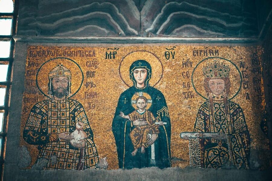 Istanbul: Hagia Sophia Skip-the-Ticket Line & Audio Guide - Inside the upper gallery: mosaics, calligraphy, and the dome
