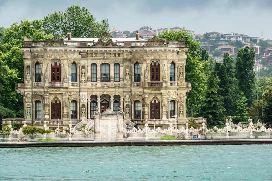 İstanbul: Small-Group Sunset Cruise & Audio Guide w/Snack - Beylerbeyi and Küçüksu: palaces from the water