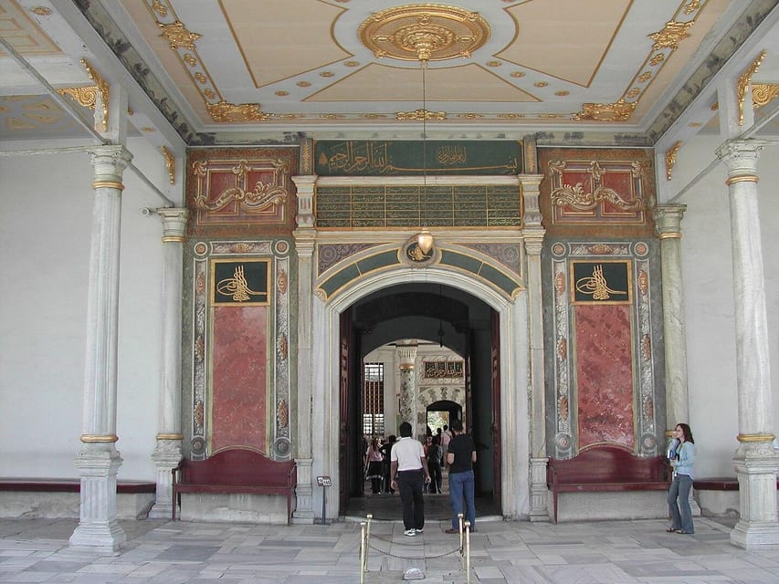 Istanbul: Topkapi Palace and Harem Ticket with Audio Guide - Relics, jewels, clothing, and the imperial collections