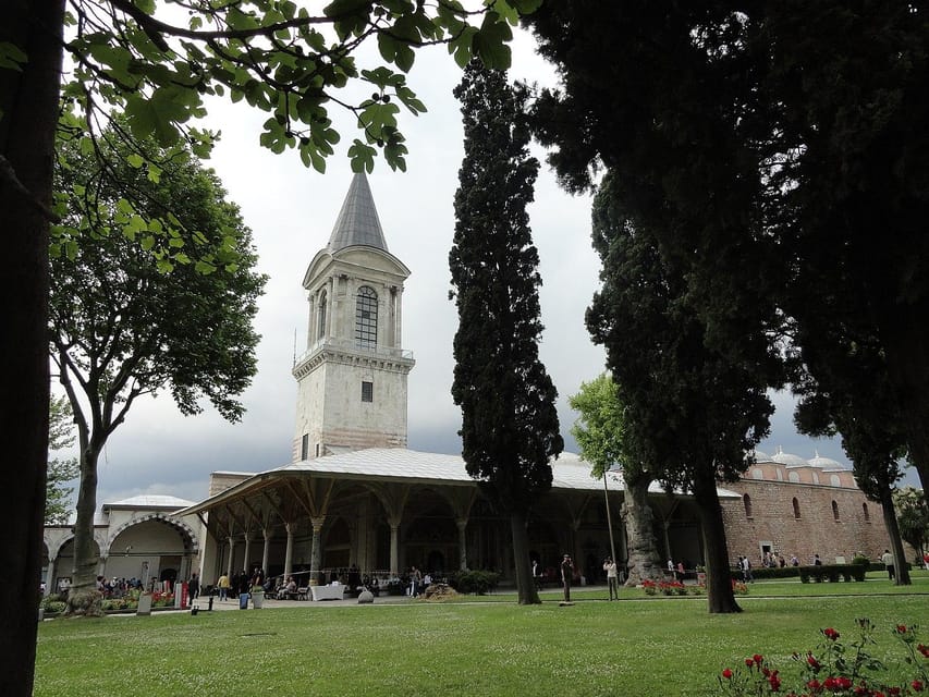 Istanbul: Topkapi Palace and Harem Ticket with Audio Guide - Meeting the host at the Fountain of Sultan Ahmed III