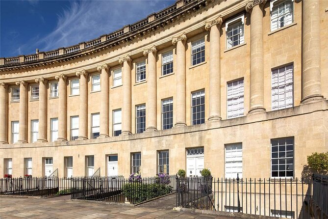 Jane Austen Self-Guided Audio Walking Tour in Bath - Georgian Garden and the sedan chair carriers