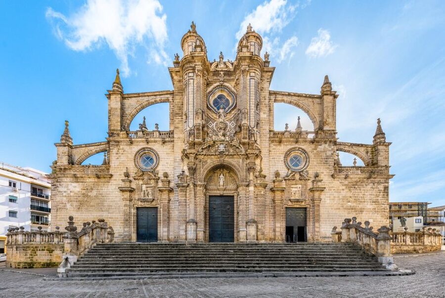 Jerez de la Frontera: Cathedral of Jerez Ticket & Audioguide - Inside, five naves create a formal sense of scale