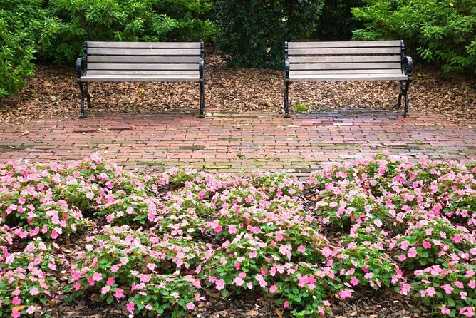 Johnson Square to Independent Presbyterian: A Self-Guided Audio Tour of Savannah - Reynolds Square and Warren Square keep the historic walk moving
