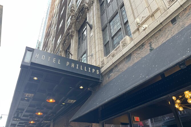 Kansas City Self-Guided Walking Audio Tour - A steakhouse booth and Kansas City’s old hotels