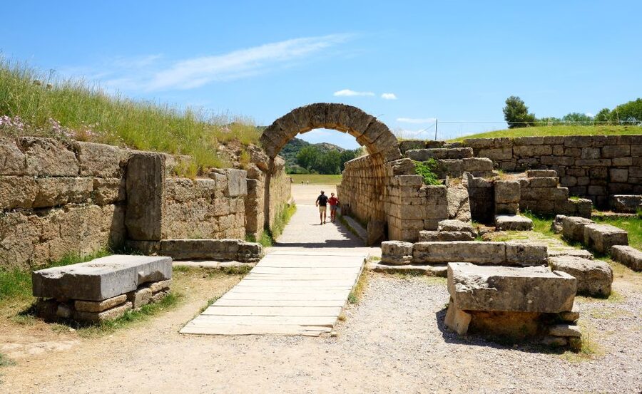 Katakolo Port: Transfer to Ancient Olympia and VR Audio Tour - Finding the port meeting point