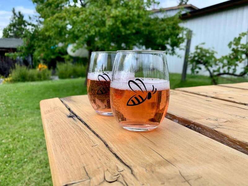 Kelowna: E-Bike Bee Tour w/ Tastings, Lunch, and Audioguide - Four honey wines at Meadow Vista