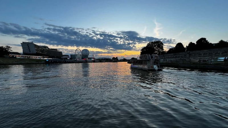 Krakow: Day or Night Vistula River Cruise with Audio Guide - Starting at Wiślany Ogród