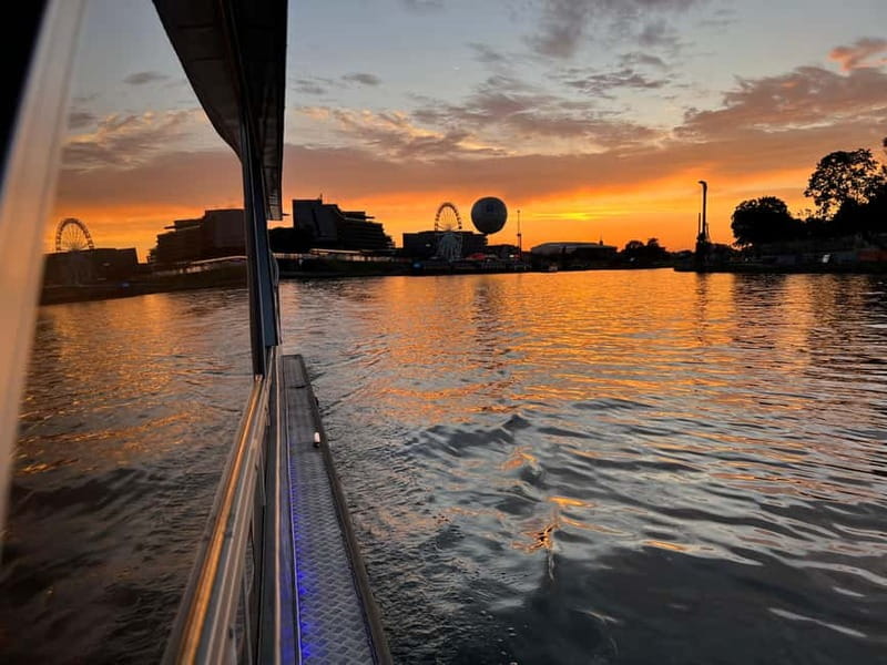 Krakow: Day or Night Vistula River Cruise with Audio Guide - Wawel Hill from the Vistula