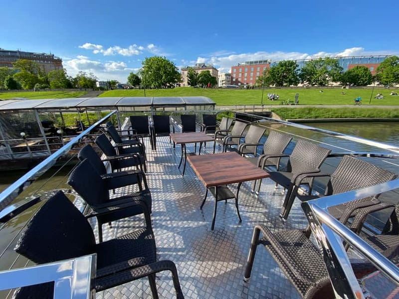 Krakow: Day or Night Vistula River Cruise with Audio Guide - What the audio guide adds