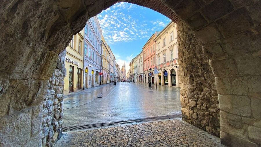 Krakow: Old Town Audioguided walking Tour - Key points at a glance
