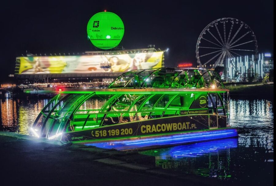 Krakow: Sightseeing Cruise on Vistula River with Audio Guide - Why the Vistula gives you a better view of Krakow