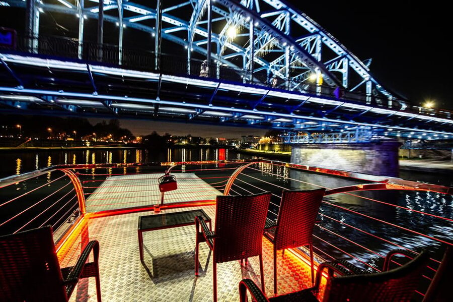 Krakow: Sightseeing Cruise on Vistula River with Audio Guide - Manggha Centre and the bridges of Krakow
