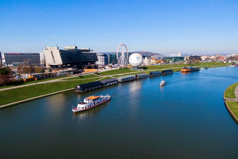 Krakow: Vistula River Sightseeing Cruise with Audio Guide - Bridges, boulevards, and the city skyline