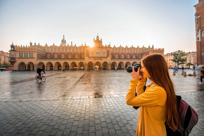 Krakow Walking Tour with Audioguide on Your Smartphone - Kanonicza Street and the Bishops Palace