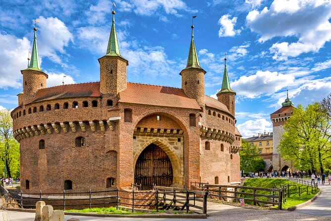 Krakow Walking Tour with Audioguide on Your Smartphone - Wawel Cathedral and Wawel Castle