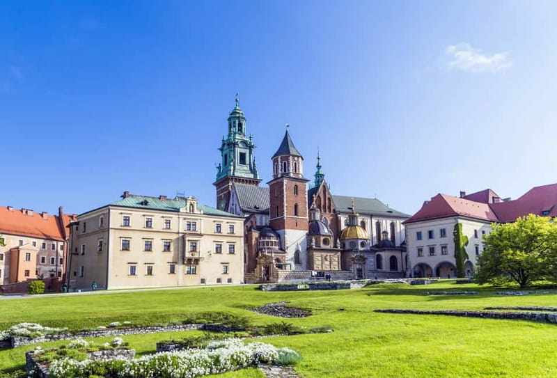 Krakow: Wawel Hill Audioguide Tour - What the self-guided format feels like