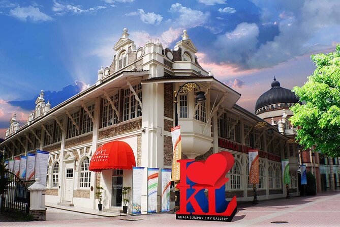 Kuala Lumpur Self-Guided Audio Tour - From KLCC Park to the Petronas Twin Towers