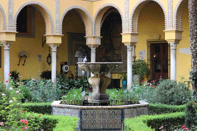 "Las Dueñas" Palace ticket + Audioguide - Historic rooms with personal details